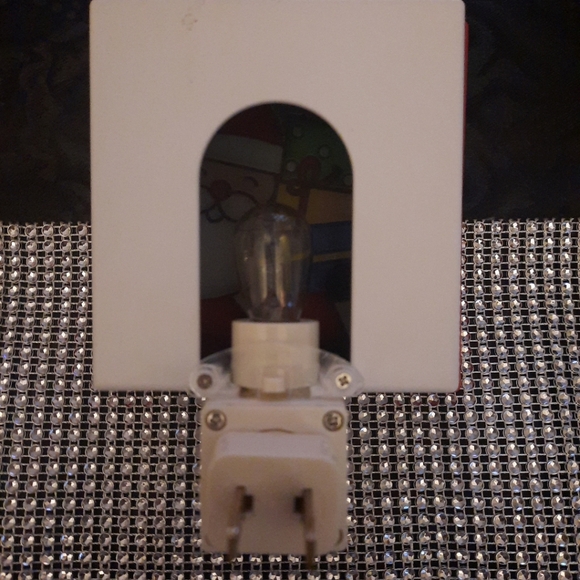 New In Box Santa Nightlight Holiday Memories Stain Glass Red Pattern 14cm x 11cm - Picture 4 of 4